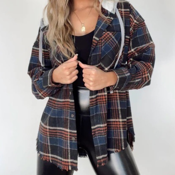 NWT Very J Navy Plaid Button Down Contrast Hoodie Hoodie Flannel Shacket Jacket - Picture 5 of 5